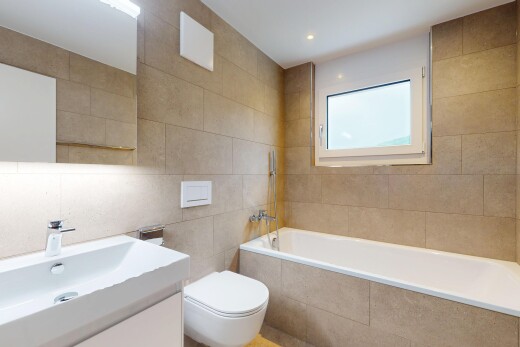 bad mit komplettes badezimmer, natürliches licht, natural light, schminktisch, und spiegel