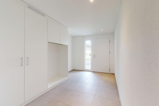 leerer raum mit natürliches licht, natural light, inside property, fliesenboden, und tile floor