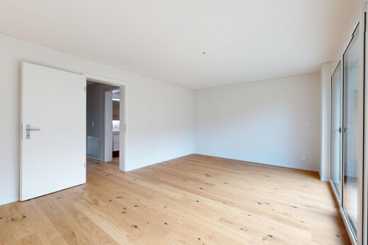leerer raum mit holzfußboden, wood finish floor, gipskartonwand, drywall, und inside property