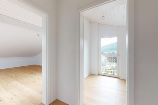 leerer raum mit holzfußboden, wood finish floor, natürliches licht, natural light, und gipskartonwand