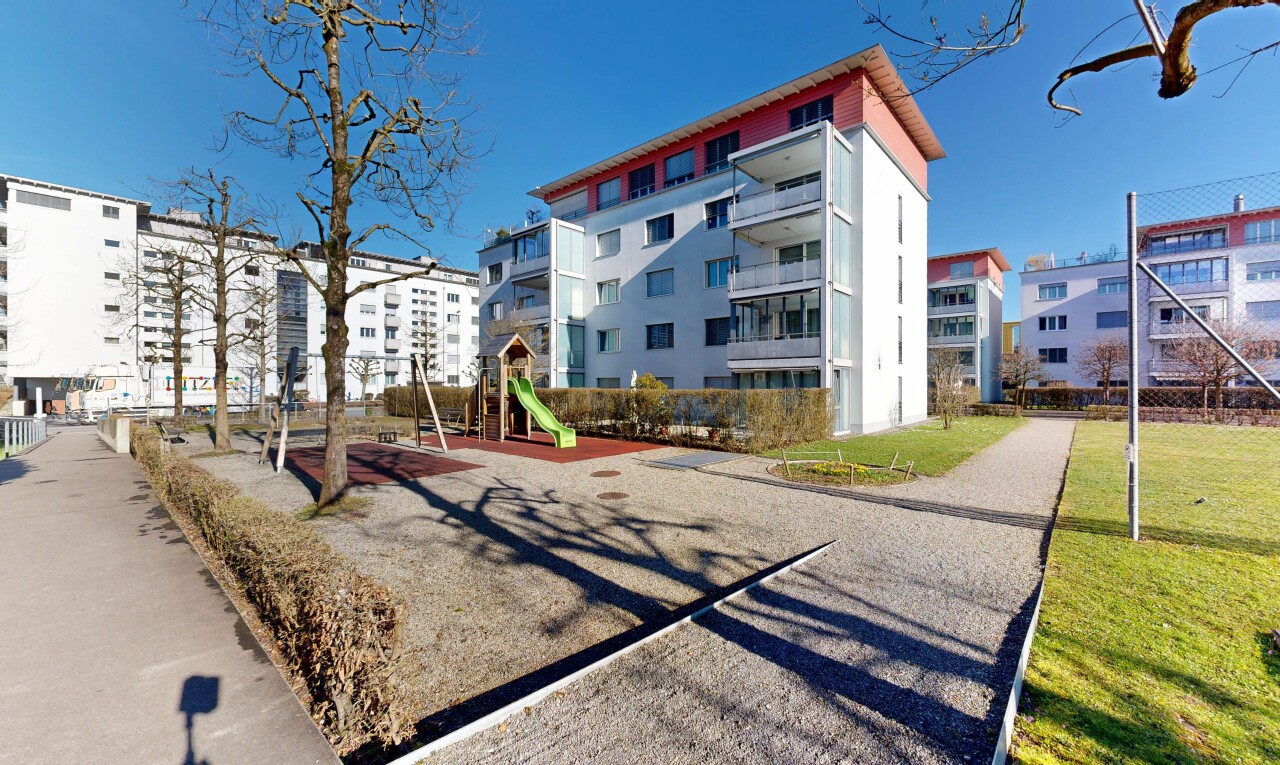 view of apartment building / complex