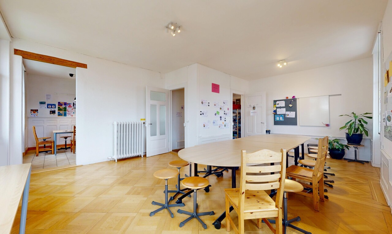 esszimmer mit parquet floor, drywall, gipskartonwand, inside community, und kühler