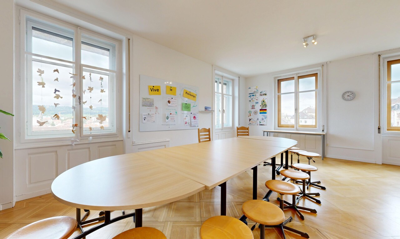 esszimmer mit inside property, natural light, natürliches licht, wood finish floor, und holzfußboden