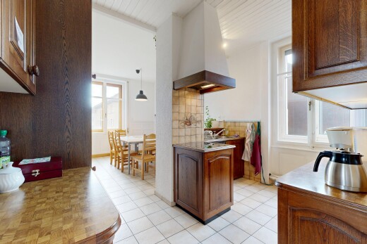 küche mit inside property, dunstabzugshaube, bogenförmige schränke, arched cabinets, und natürliches licht