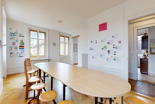 esszimmer mit inside community, natürliches licht, natural light, holzfußboden, und wood finish floor