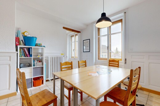esszimmer mit inside property, kühler, natürliches licht, natural light, und light floor