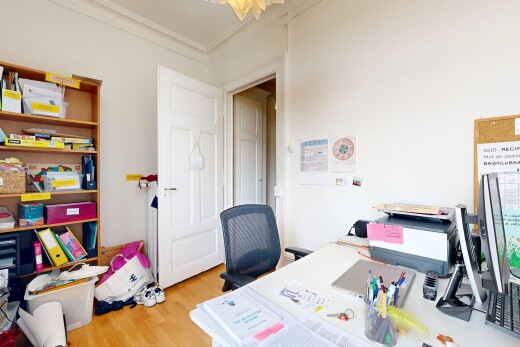 büro mit drywall, wood finish floor, inside community, bürobereich, und crown molding