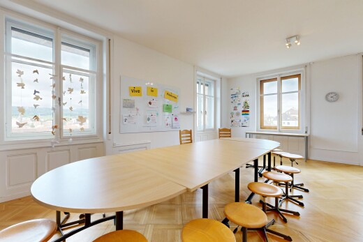 esszimmer mit inside property, natural light, natürliches licht, wood finish floor, und holzfußboden