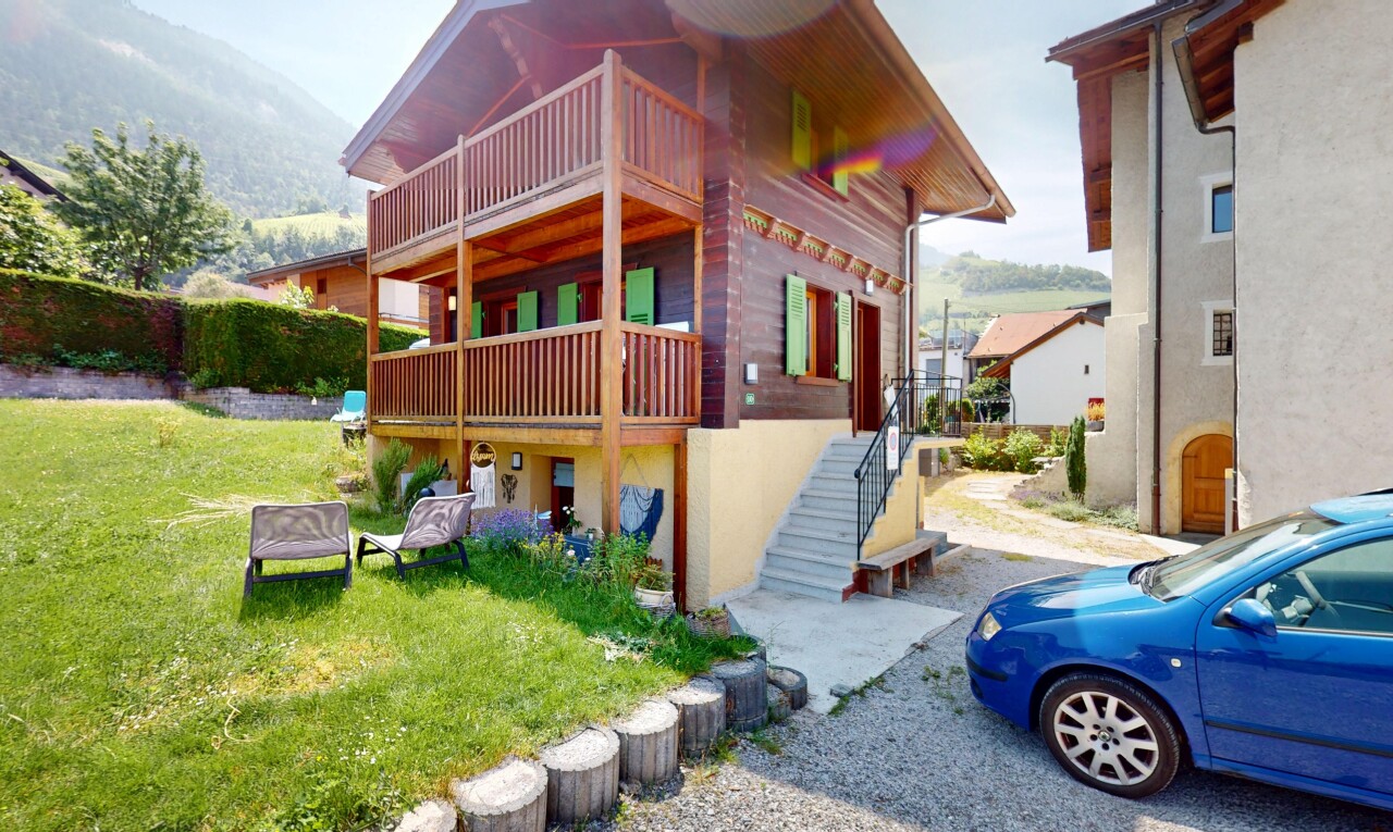 Exclusif: Chalet rénové au centre du village avec 3.5 pièces et studio