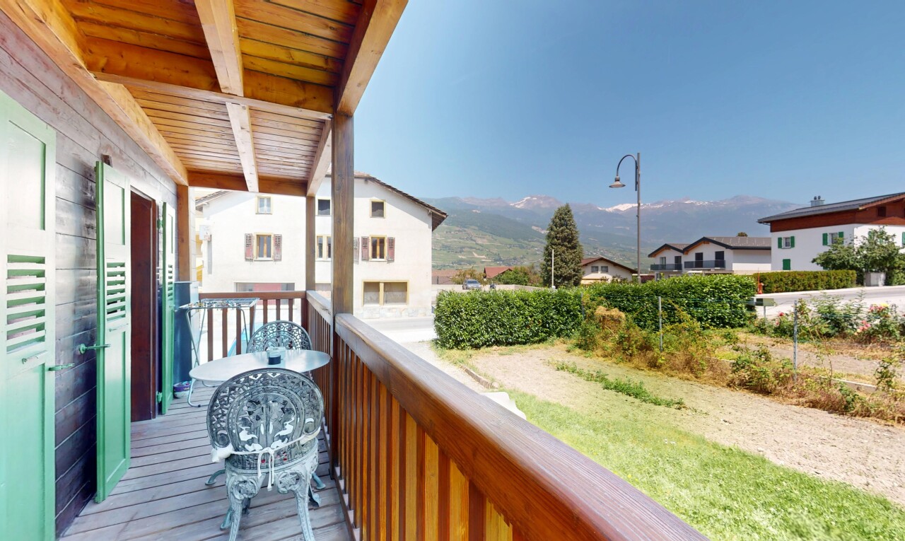 balkon mit from property, blick auf die berge, mountain view, day time, und balkon
