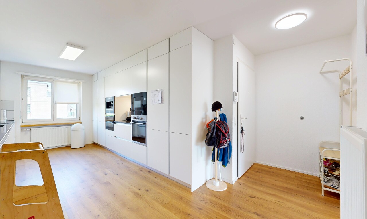 küche mit holzfußboden, wood finish floor, gipskartonwand, drywall, und kühler