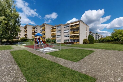 außenansicht mit from community, apartment complex view, blick auf wohnanlage, und day time
