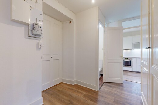couloir avec cloison sèche, drywall, sol en finition bois, wood finish floor, et inside property