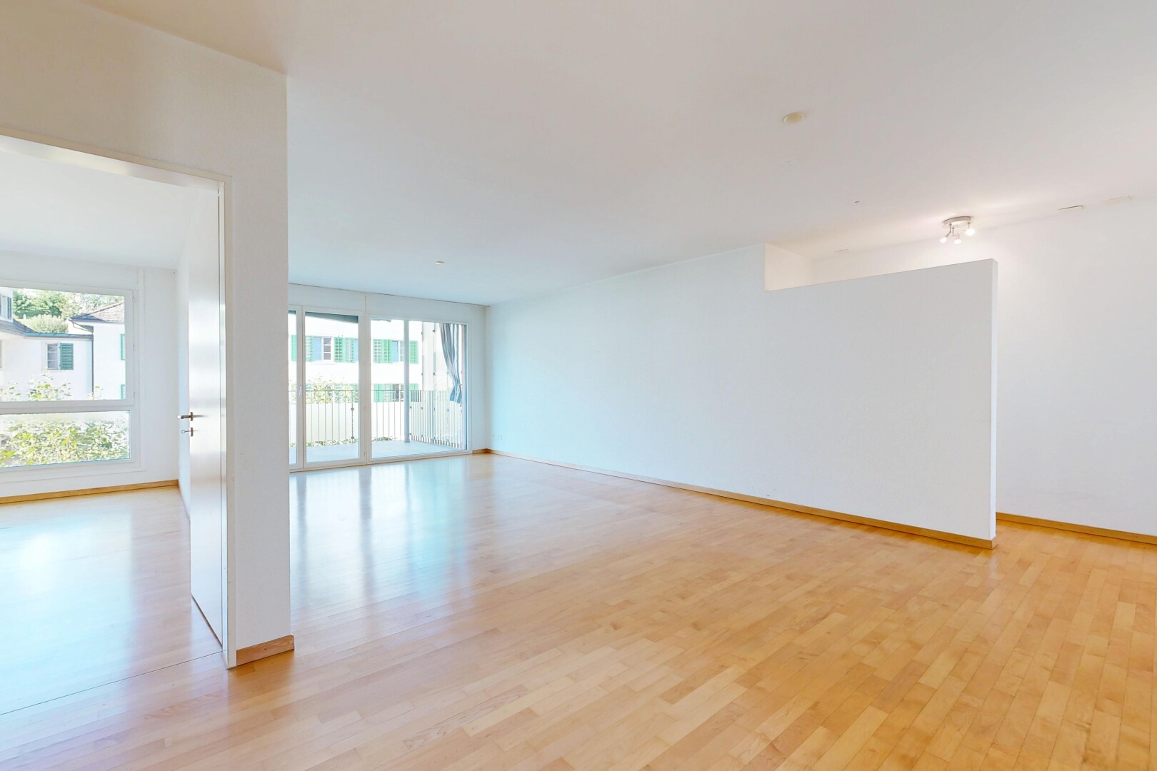 leerer raum mit wood finish floor, holzfußboden, drywall, gipskartonwand, und inside property