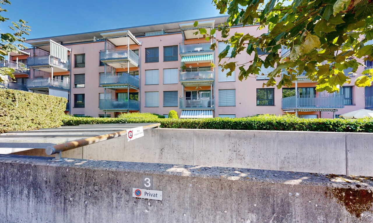 außenansicht mit day time, blick auf wohnanlage, und apartment complex view