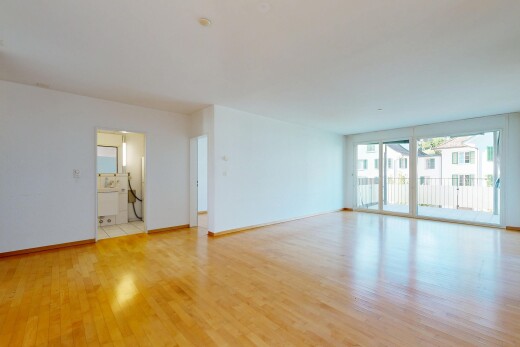 pièce vide avec wood finish floor, sol en finition bois, drywall, cloison sèche, et inside property