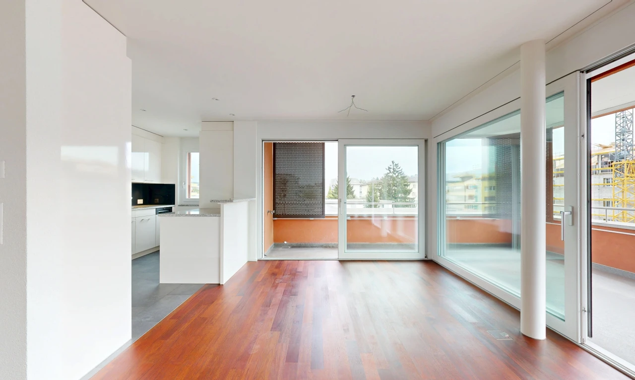 leerer raum mit außenzugang, inside property, gipskartonwand, drywall, und holzfußboden