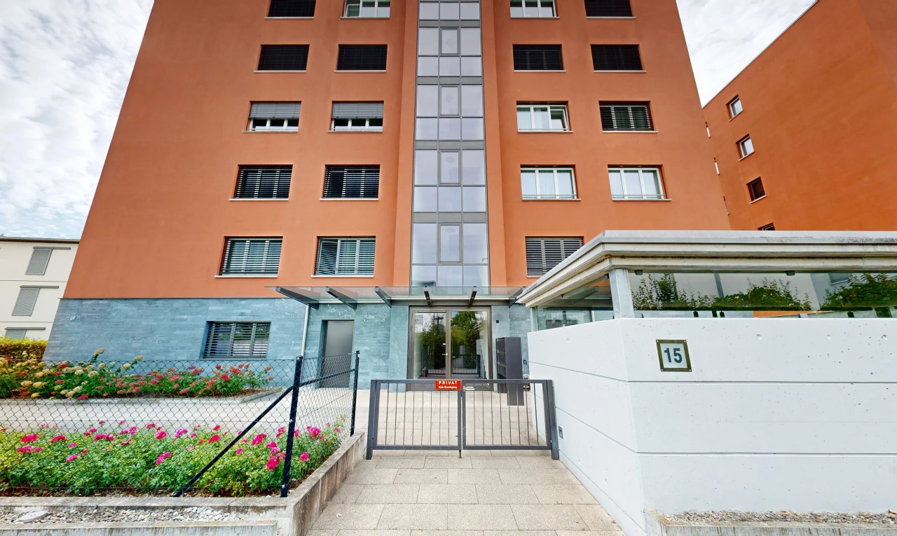 außenansicht mit zaun, apartment complex view, blick auf wohnanlage, und from community