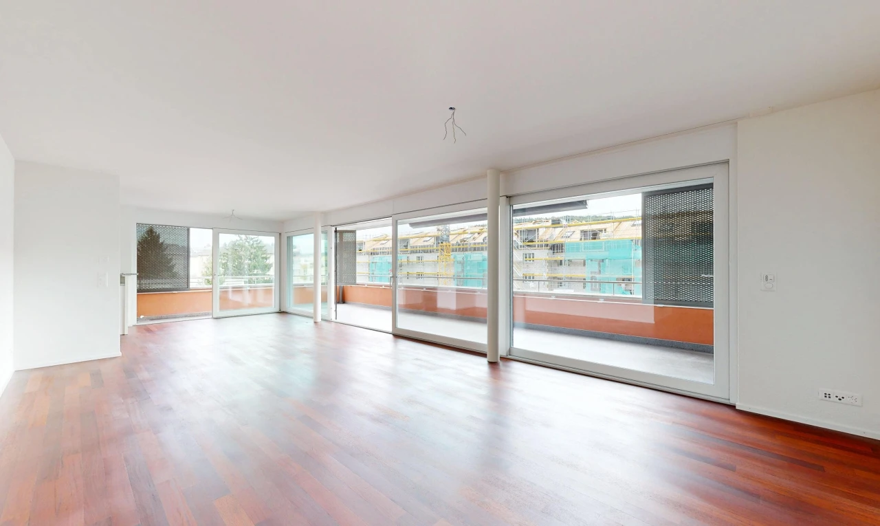 leerer raum mit außenzugang, drywall, gipskartonwand, wood finish floor, und holzfußboden