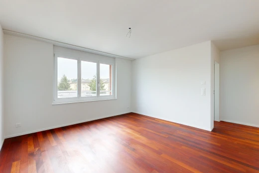 leerer raum mit gipskartonwand, drywall, holzfußboden, wood finish floor, und inside property