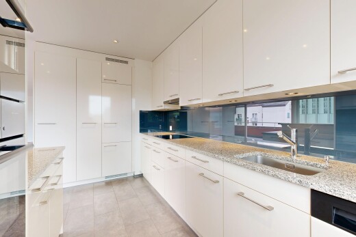 küche mit light countertops, stein arbeitsplatten, stone countertops, waschbecken, und light floor