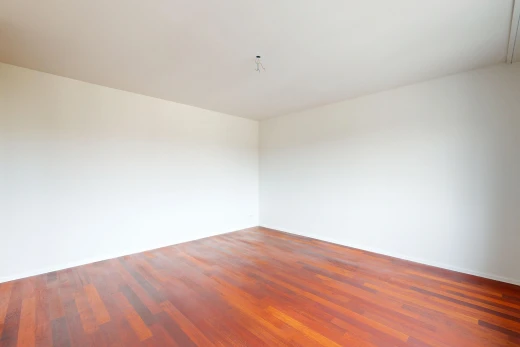 leerer raum mit drywall, gipskartonwand, wood finish floor, holzfußboden, und inside property