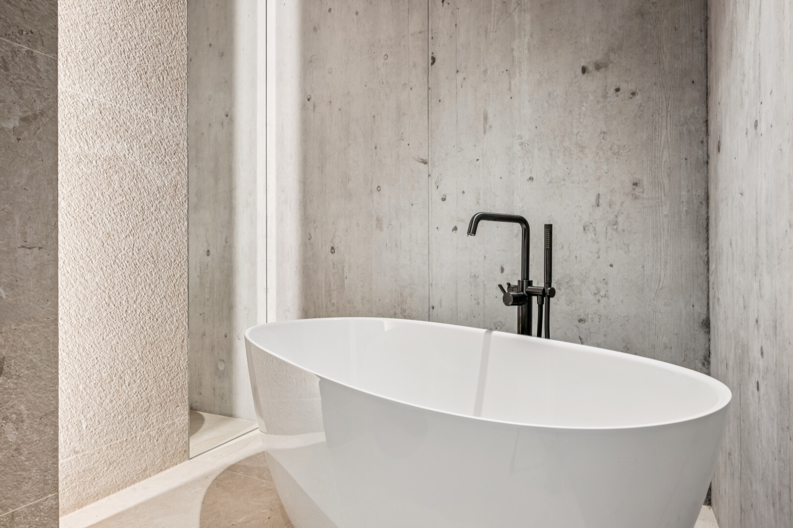 einzelheiten mit concrete wall, betonmauer, bathroom, bad, und wall