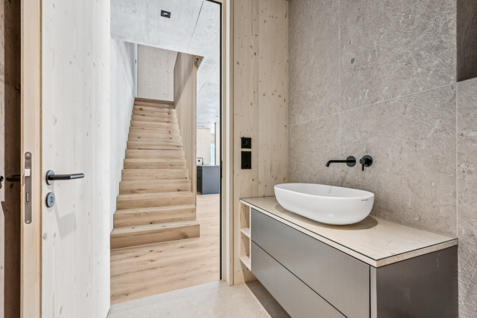 bad mit waschbecken, schminktisch, tile wall, fliesenwand, und light floor