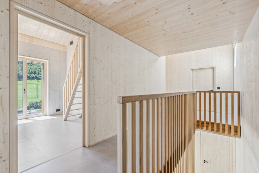 treppe mit treppen, inside property, obergeschoss-podest, wood ceiling, und holzdecke