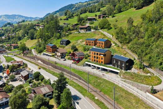 blick auf die berge mit railroad view und blick auf die bahngleise