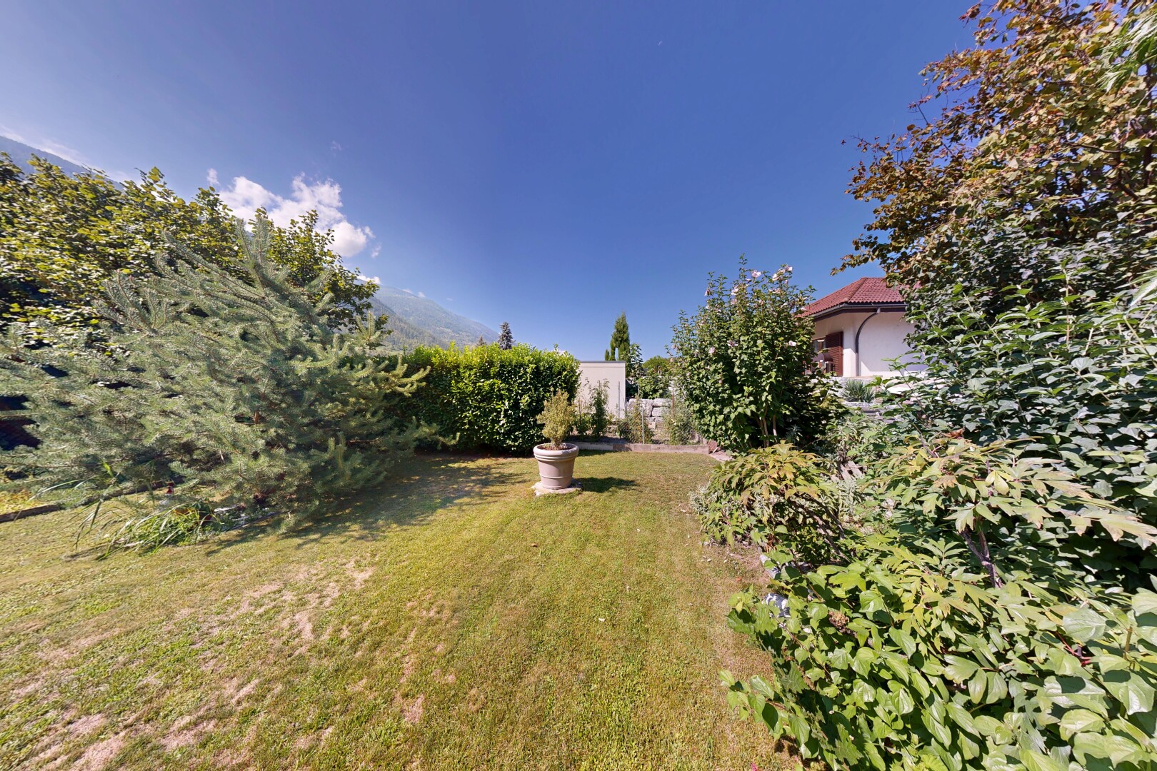jardin avec pelouse, day time, et from property