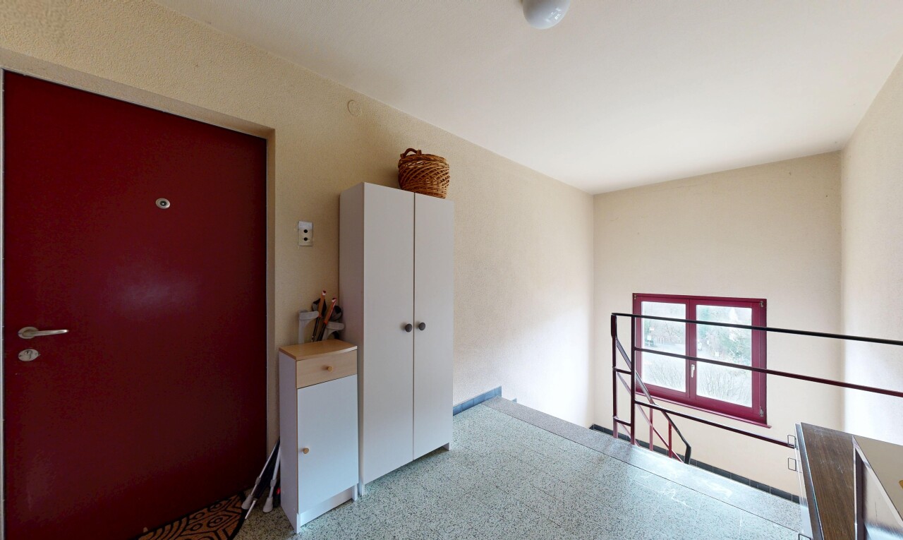 pièce vide avec inside property, lumière naturelle, natural light, light floor, et cloison sèche