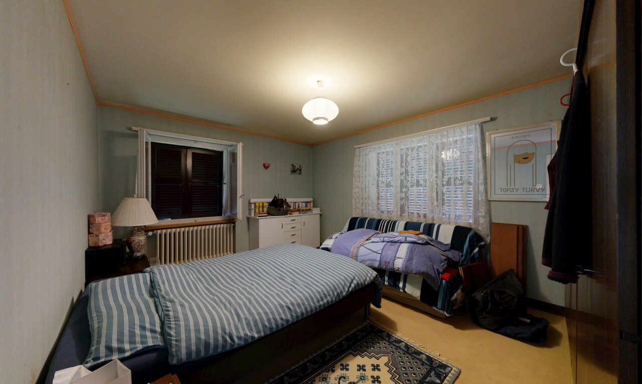 chambre avec radiateur, inside property, moquette, carpet, et lumière naturelle