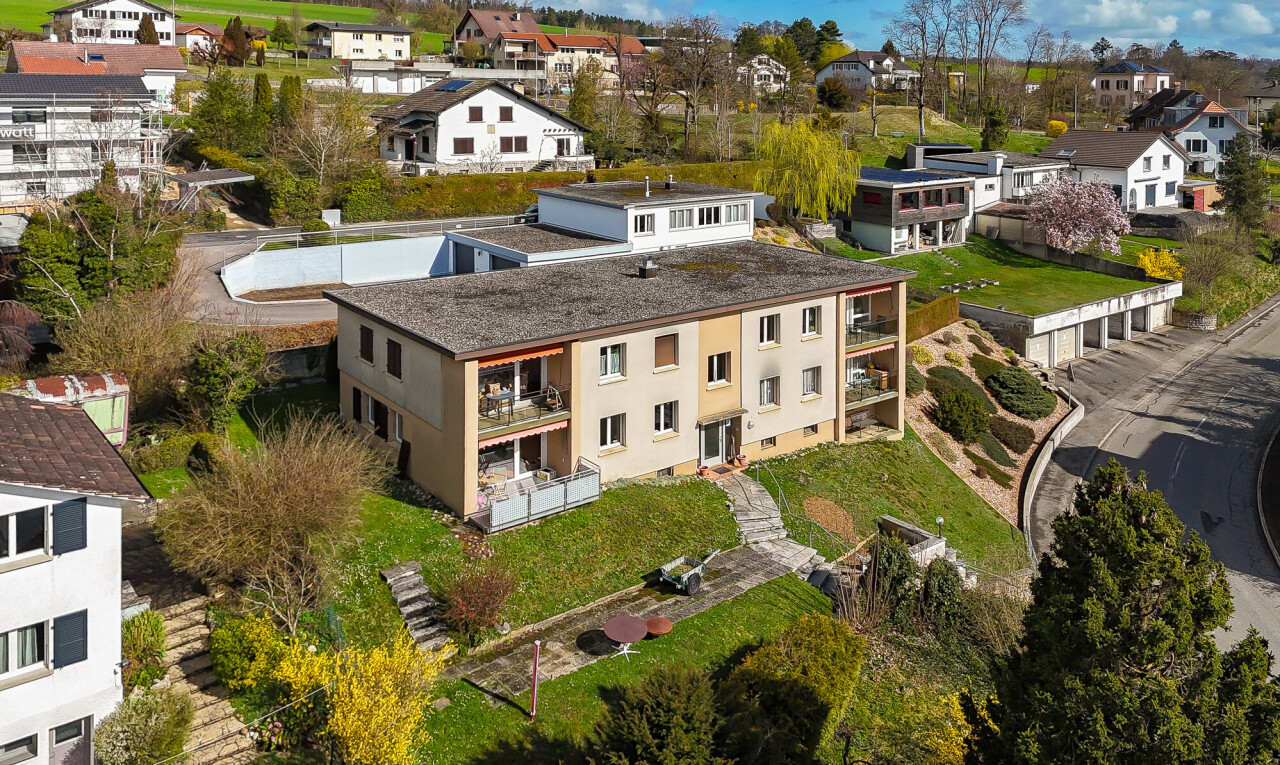 extérieur du bâtiment avec vue résidentielle, residential view, drone view, et day time
