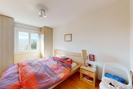 zimmer / schlafzimmer mit natürliches licht, natural light, gipskartonwand, drywall, und inside property