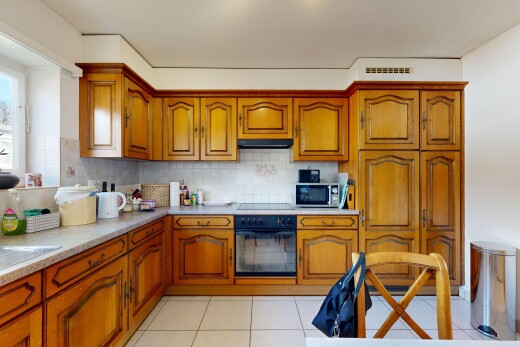 küche mit mittelbraune schränke, medium brown cabinets, ofen, arbeitsplatten, und light countertops