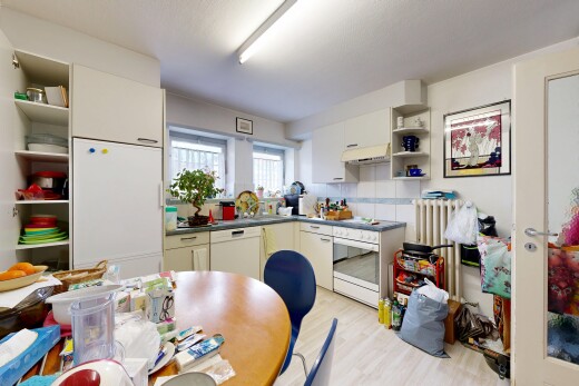 küche mit open shelves, offene regale, kühlschrank, dark countertops, und arbeitsplatten