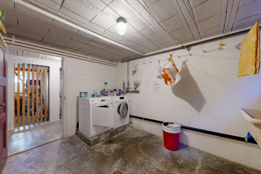 wäschekammer mit betonboden, concrete floor, gipskartonwand, drywall, und inside property