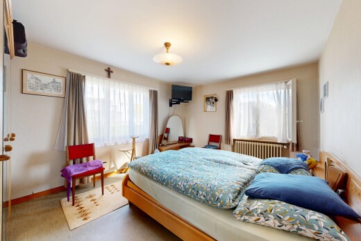 chambre avec inside property, radiateur, cloison sèche, drywall, et lumière naturelle