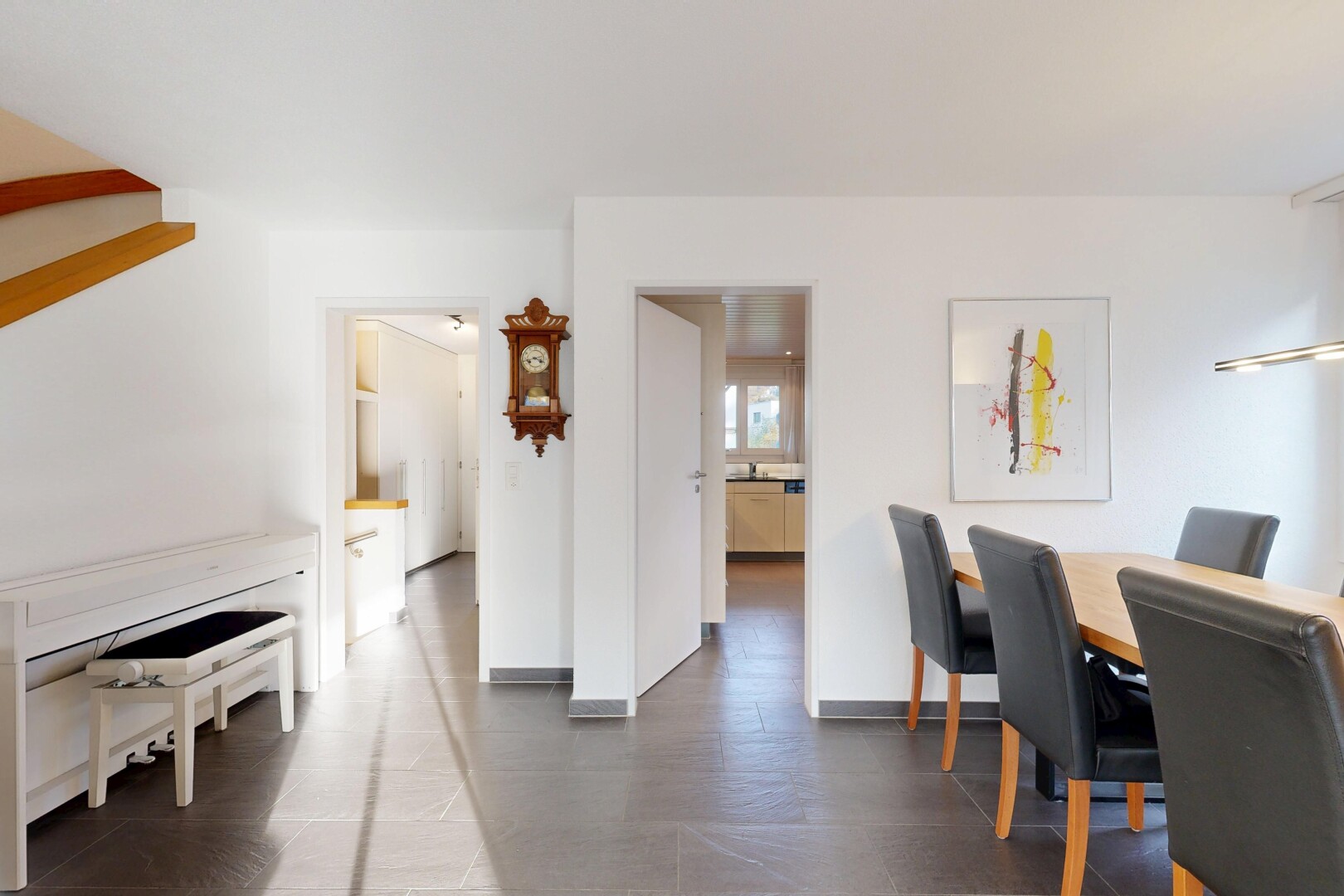 esszimmer mit drywall, gipskartonwand, inside property, baseboards wall, und sockelleisten