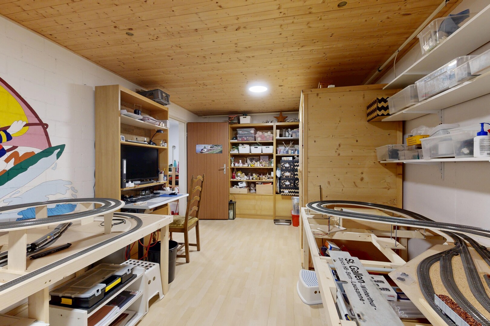 vorratskammer mit fernseher