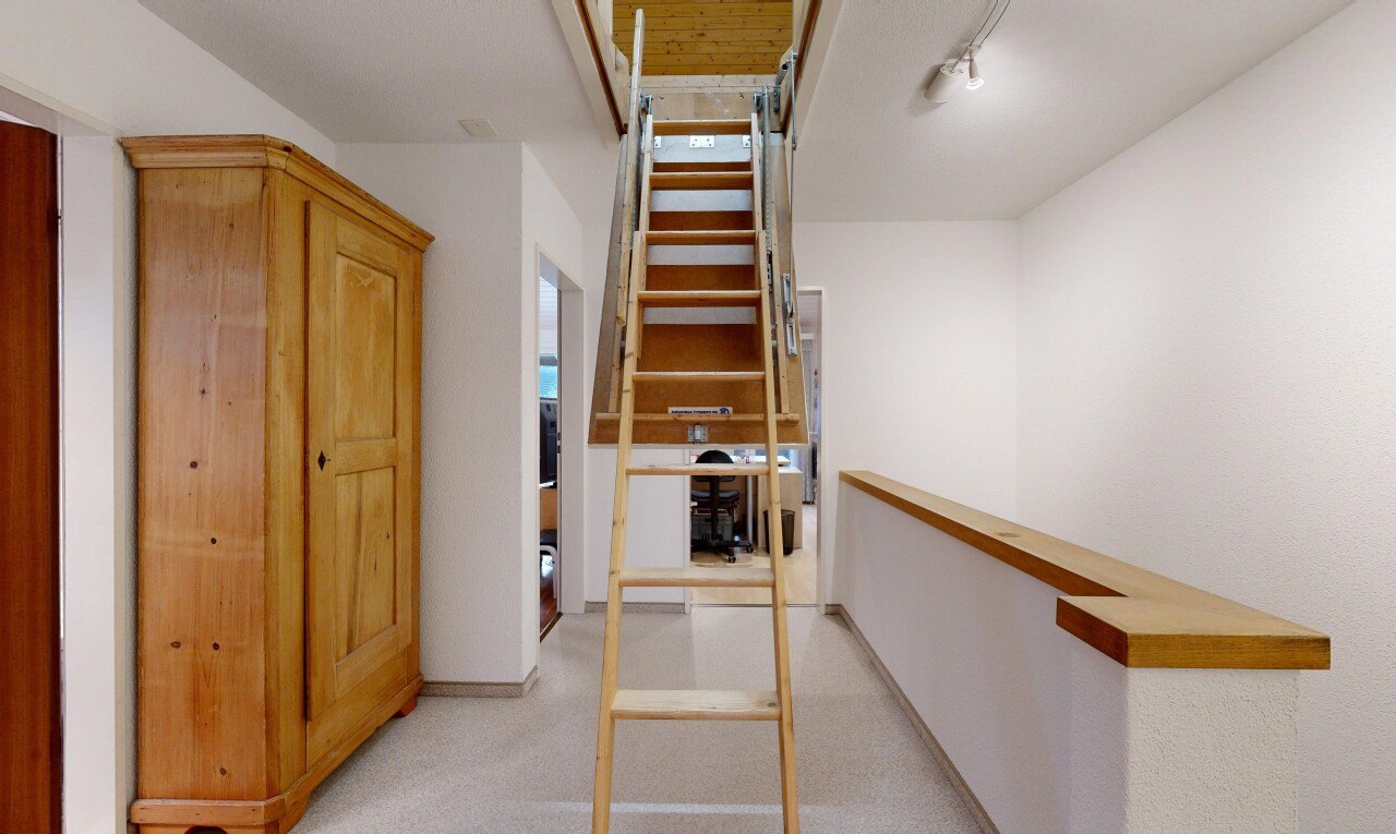 halle / korridor mit carpet, teppich, drywall, gipskartonwand, und inside property