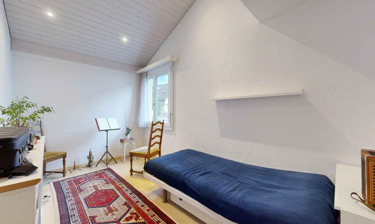 zimmer / schlafzimmer mit dachschräge, vaulted ceiling, natürliches licht, natural light, und einbauleuchten