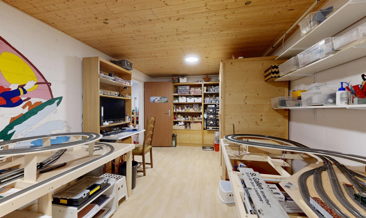 vorratskammer mit fernseher