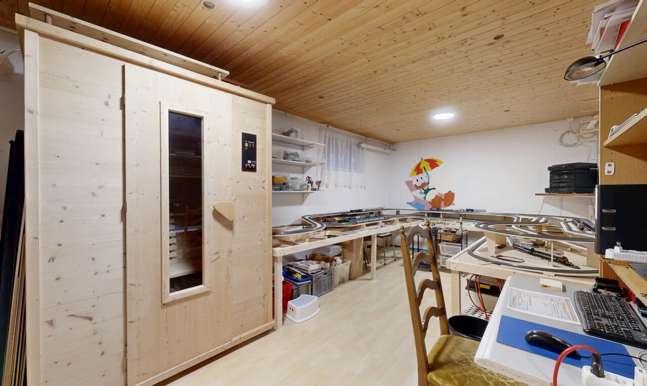 küche mit inside property, wood finish floor, holzfußboden, offene regale, und wood ceiling