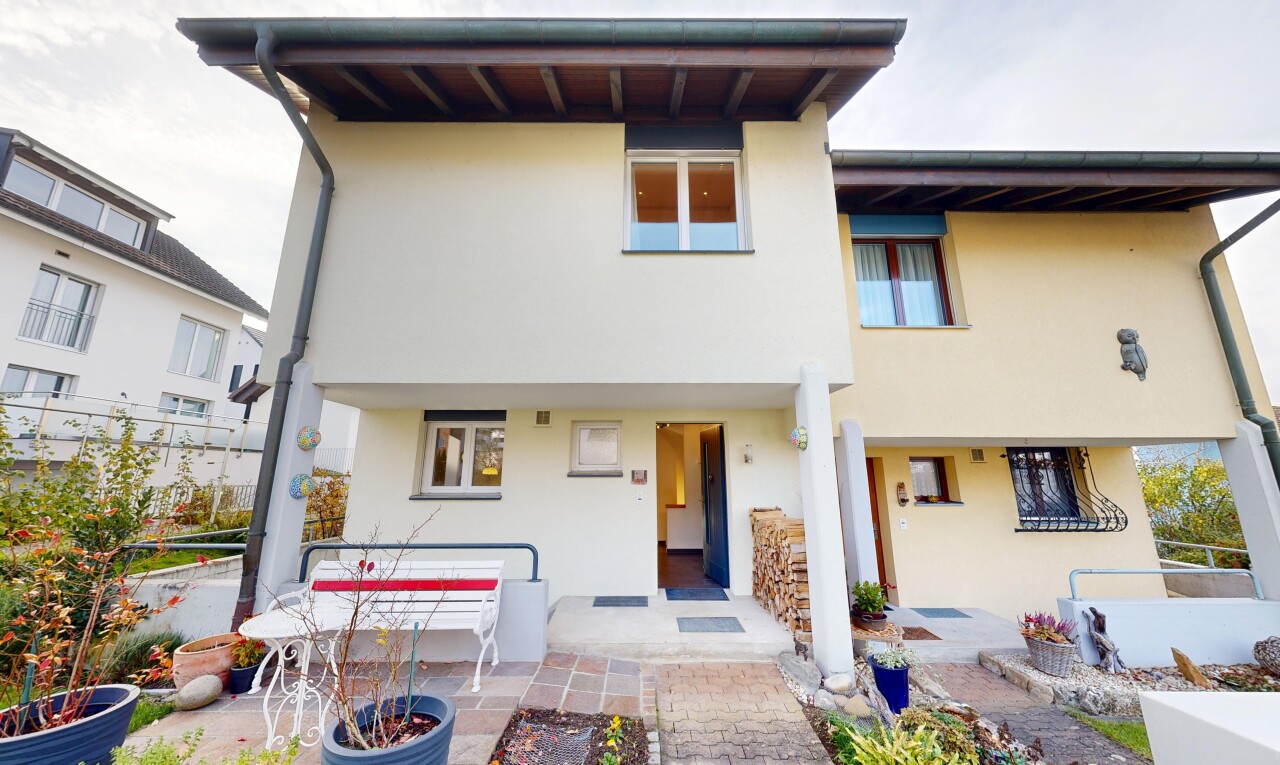 außenansicht mit veranda, stuckverkleidung, und property visible