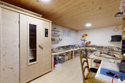 küche mit inside property, wood finish floor, holzfußboden, offene regale, und wood ceiling