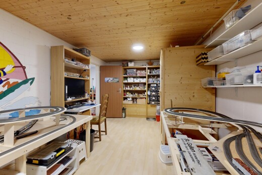 vorratskammer mit fernseher