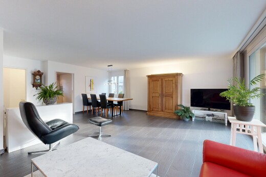 wohn- / esszimmer mit fernseher, inside property, gipskartonwand, drywall, und natürliches licht