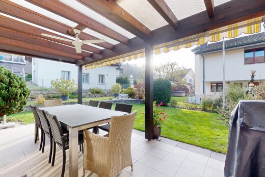 terrasse mit rasen, deckenventilator, essbereich im freien, terrasse, und from property